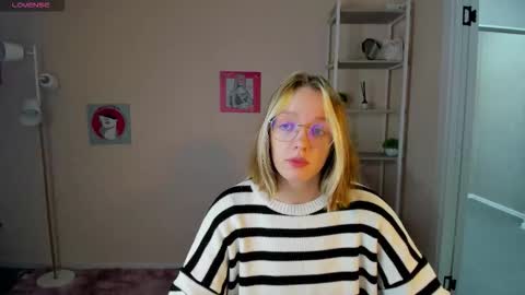 Snapshot of rockett_bunny chatting on October 2025 01:14:02 AM Rockett online show from October 2025 01:14:02 AM