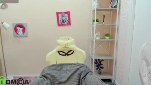 Snapshot of rockett_bunny chatting on October 2025 01:06:01 AM Rockett online show from October 2025 01:06:01 AM