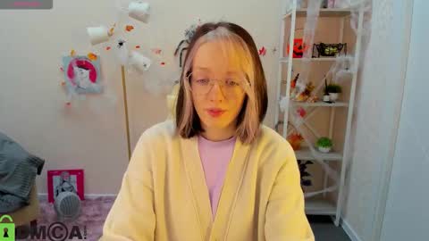 Snapshot of rockett_bunny chatting on October 2025 01:05:02 AM Rockett online show from October 2025 01:05:02 AM