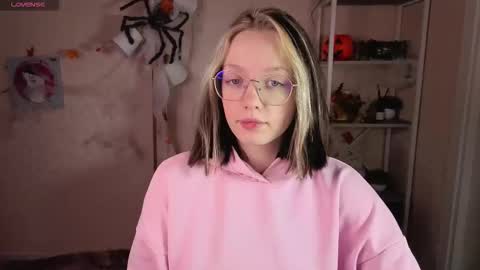 Snapshot of rockett_bunny chatting on November 2025 01:05:01 AM Rockett online show from November 2025 01:05:01 AM