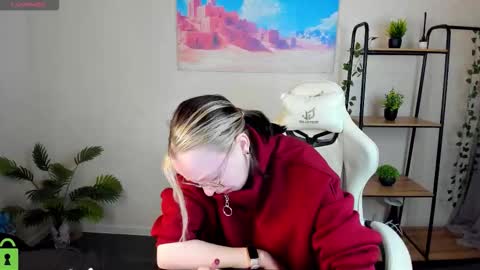 Snapshot of rockett_bunny chatting on December 2025 01:14:02 AM Rockett online show from December 2025 01:14:02 AM