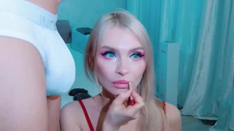 Lina and Den online show from January 2026 07:23:01 AM