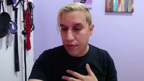 Thiago independent model online show from July 2026 01:02:01 PM