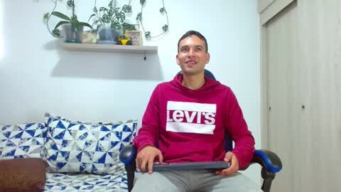 Snapshot of rolos_hot32 chatting on December 2025 02:34:01 PM rolos_hot32 online show from December 2025 02:34:01 PM