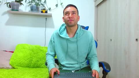 Snapshot of rolos_hot32 chatting on January 2026 02:41:02 PM rolos_hot32 online show from January 2026 02:41:02 PM