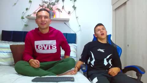 Snapshot of rolos_hot32 chatting on February 2026 11:43:01 PM rolos_hot32 online show from February 2026 11:43:01 PM