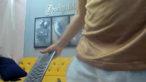 Romeo Bossi online show from April 2026 11:00:01 AM