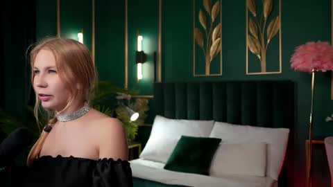 Snapshot of rosa_evans chatting on December 2025 05:41:02 PM Delicate flower Rose online show from December 2025 05:41:02 PM