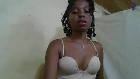 Snapshot of rosalinda933 chatting on April 2026 10:40:02 AM Rosalinda online show from April 2026 10:40:02 AM