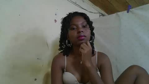 Snapshot of rosalinda933 chatting on April 2026 03:59:02 AM Rosalinda online show from April 2026 03:59:02 AM