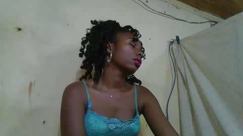 Snapshot of rosalinda933 chatting on May 2026 11:10:01 PM Rosalinda online show from May 2026 11:10:01 PM