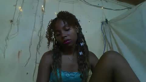 Snapshot of rosalinda933 chatting on May 2026 11:33:02 PM Rosalinda online show from May 2026 11:33:02 PM