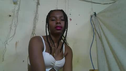 Snapshot of rosalinda933 chatting on May 2026 06:52:01 AM Rosalinda online show from May 2026 06:52:01 AM