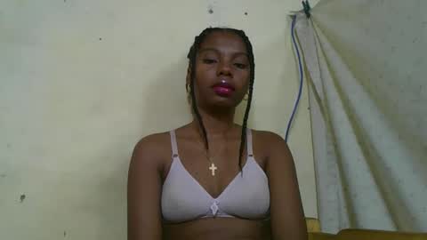 Snapshot of rosalinda933 chatting on May 2026 01:44:01 AM Rosalinda online show from May 2026 01:44:01 AM
