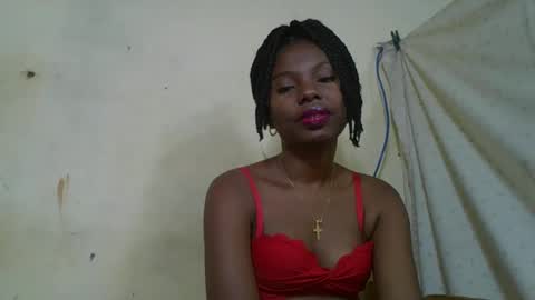 Snapshot of rosalinda933 chatting on May 2026 04:29:02 AM Rosalinda online show from May 2026 04:29:02 AM