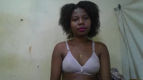 Snapshot of rosalinda933 chatting on May 2026 03:02:01 AM Rosalinda online show from May 2026 03:02:01 AM