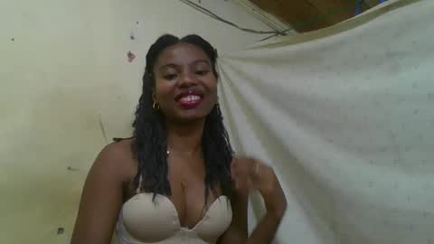Snapshot of rosalinda933 chatting on May 2026 05:52:02 PM Rosalinda online show from May 2026 05:52:02 PM