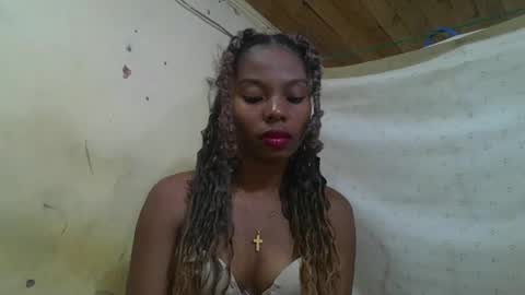 Snapshot of rosalinda933 chatting on May 2026 11:00:01 PM Rosalinda online show from May 2026 11:00:01 PM