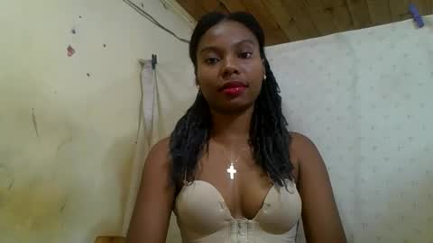 Snapshot of rosalinda933 chatting on May 2026 10:14:02 PM Rosalinda online show from May 2026 10:14:02 PM
