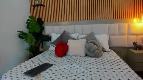 roseaurora online show from November 2025 12:53:01 PM