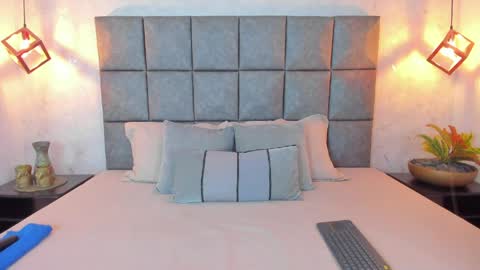 roseaurora online show from April 2026 01:00:02 PM