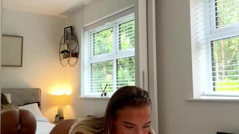 Snapshot of rosebella_ chatting on May 2026 05:52:01 PM Bella online show from May 2026 05:52:01 PM