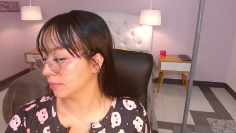 sofia online show from October 2025 03:40:01 AM