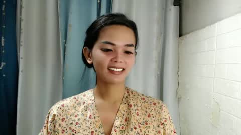 Snapshot of rosella_xx chatting on January 2025 12:37:01 PM TONETH online show from January 2025 12:37:01 PM