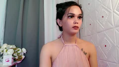 Snapshot of rosella_xx chatting on October 2025 01:39:02 AM TONETH online show from October 2025 01:39:02 AM