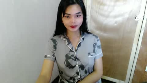 Snapshot of rosella_xx chatting on June 2026 04:15:02 AM TONETH online show from June 2026 04:15:02 AM