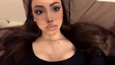 Mimi online show from November 2025 01:47:02 PM