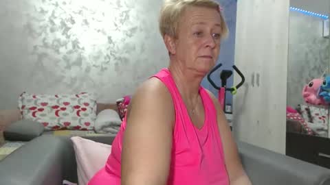 Lovepinklilly online show from April 2026 05:29:01 PM