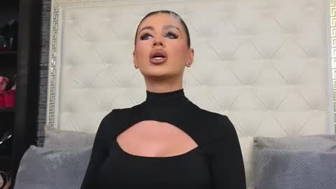 Gabriela online show from November 2025 07:31:02 AM