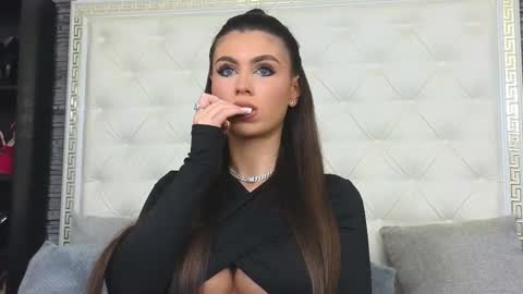 Gabriela online show from December 2025 08:23:01 AM