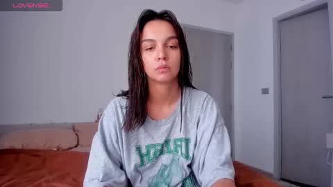 Roshelle online show from November 2025 04:45:02 AM