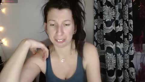 Snapshot of rosiehayes chatting on December 2025 08:47:02 PM RosieHayes online show from December 2025 08:47:02 PM