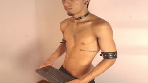 rosse_one online show from November 2025 06:56:02 PM