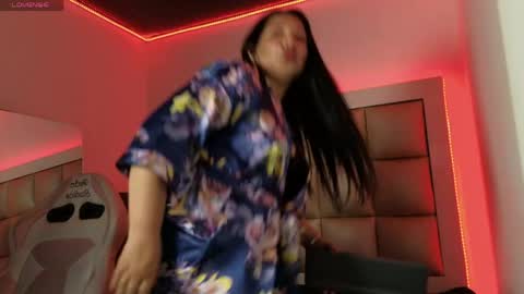 rossiteylor_js_ online show from May 2026 07:52:02 PM