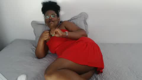 luxa online show from February 2025 10:14:01 PM