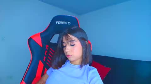 rousse_violet online show from November 2025 10:42:01 PM