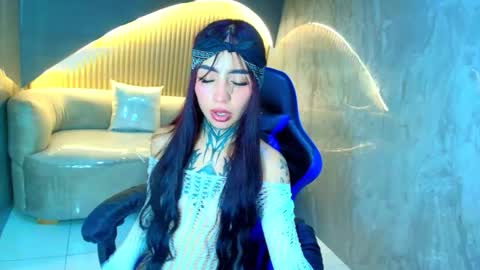 Roux  online show from November 2025 08:21:02 PM