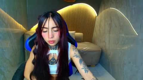 Snapshot of roux_r chatting on February 2026 08:27:01 PM Roux online show from February 2026 08:27:01 PM