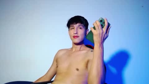 rowanboy23 online show from November 2025 01:04:02 AM