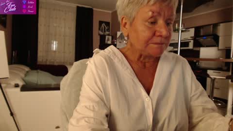 Snapshot of roxana_brooks chatting on December 2024 04:09:01 PM Roxana online show from December 2024 04:09:01 PM