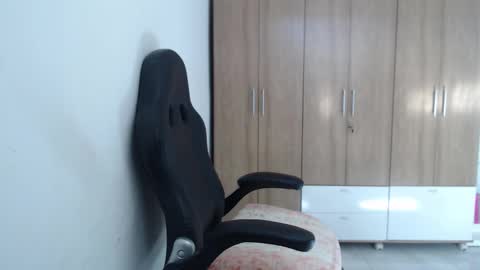 Roxana online show from November 2025 07:01:02 PM