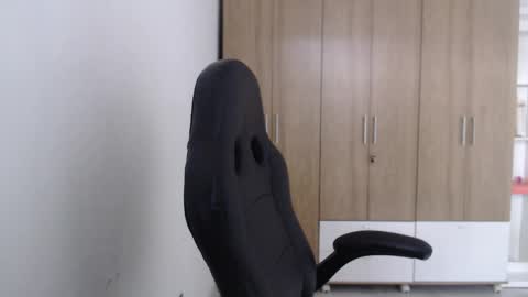 Roxana online show from April 2026 07:56:01 PM