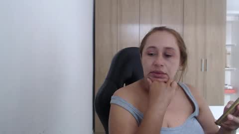 Roxana online show from April 2026 07:16:01 PM