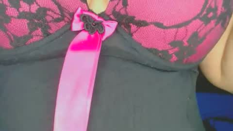 roxanasexy2025 online show from October 2025 12:11:01 PM