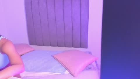 Roxane online show from December 2025 12:14:02 PM