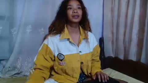 roxanne_98 online show from January 2025 02:51:01 AM